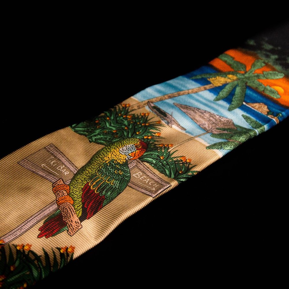 American Lifestyle - Mens "Parrot On The Beach Neck Tie 4"W x 56"L
